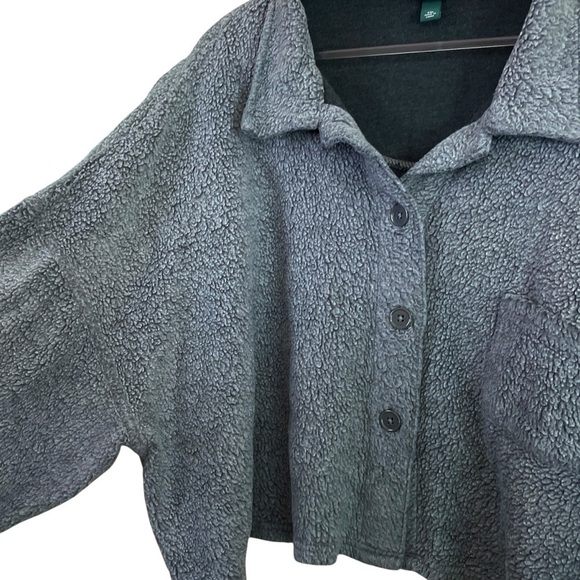 Wild Fable Cropped Fuzzy Fleece Sherpa Buttoned Sweatshirt Top Gray Size XXL - Picture 3 of 7